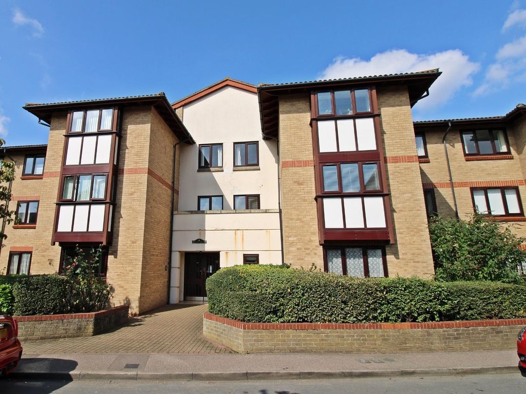 2 bed flat for sale in Victoria Court, Back Street, Biggleswade SG18, £100,000