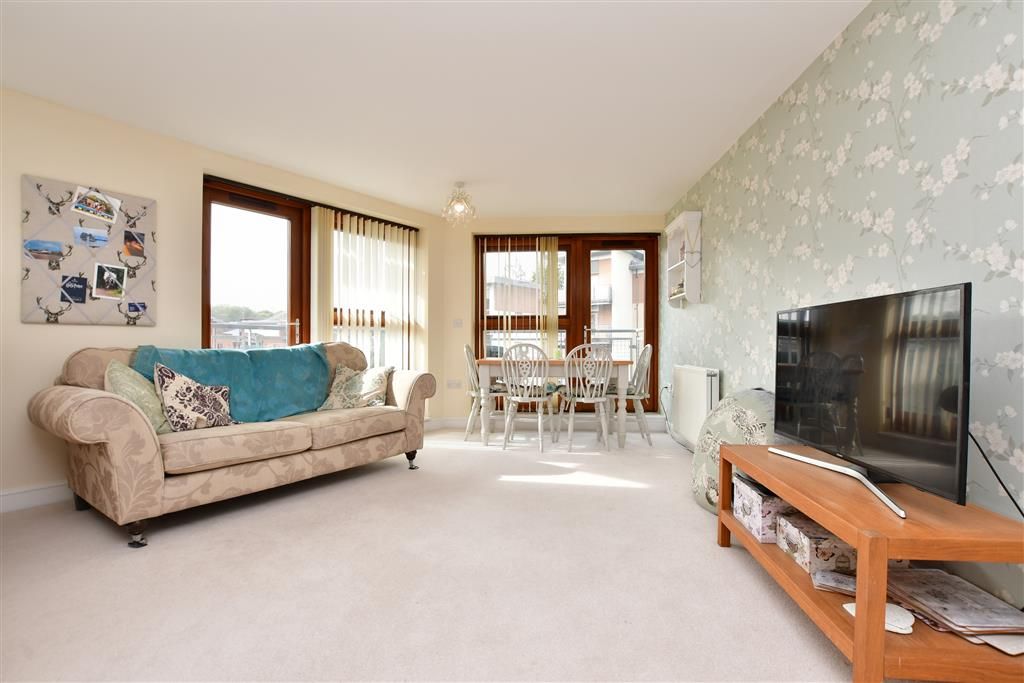 1 bed flat for sale in Commonwealth Drive, Three Bridges, Crawley, West Sussex RH10, £200,000