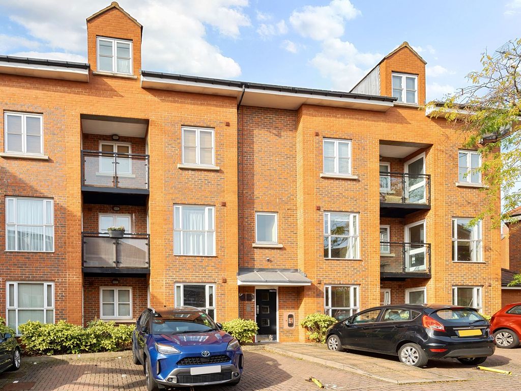2 bed flat for sale in Osier Court, 64 Bancroft, Hitchin SG5, £300,000