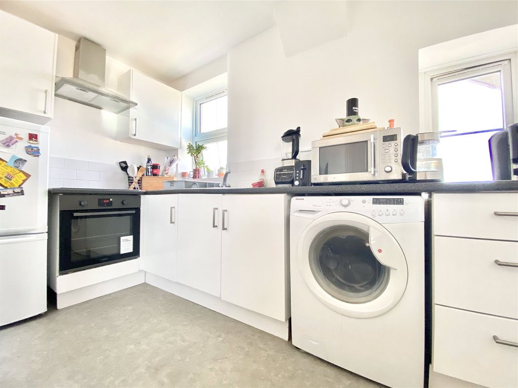 1 bed flat for sale in Milman Road, Reading, Berkshire RG2, £170,000