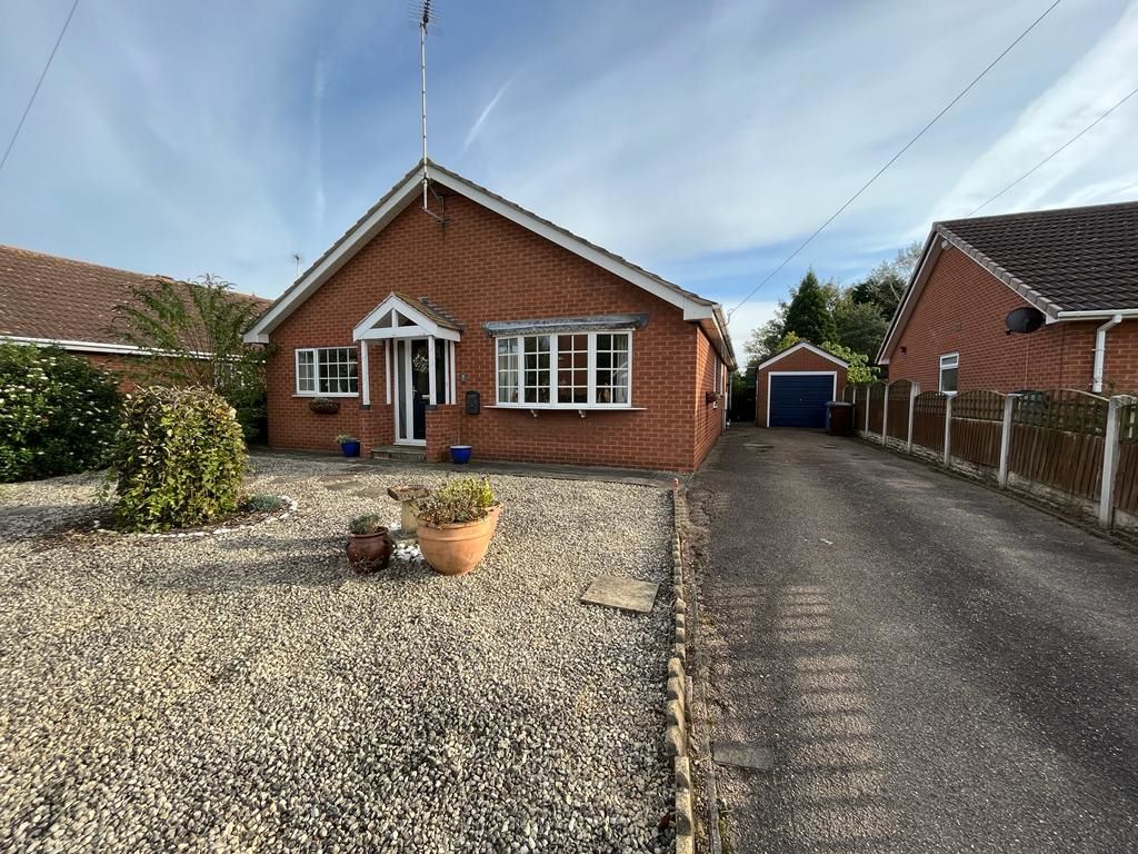 3 bed detached bungalow for sale in 7 The Meadows, Beckingham, Doncaster, South Yorkshire DN10, £160,000
