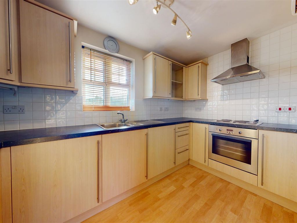 2 bed flat for sale in Heol Tre Forys, Caversham Park, Penarth CF64, £169,000
