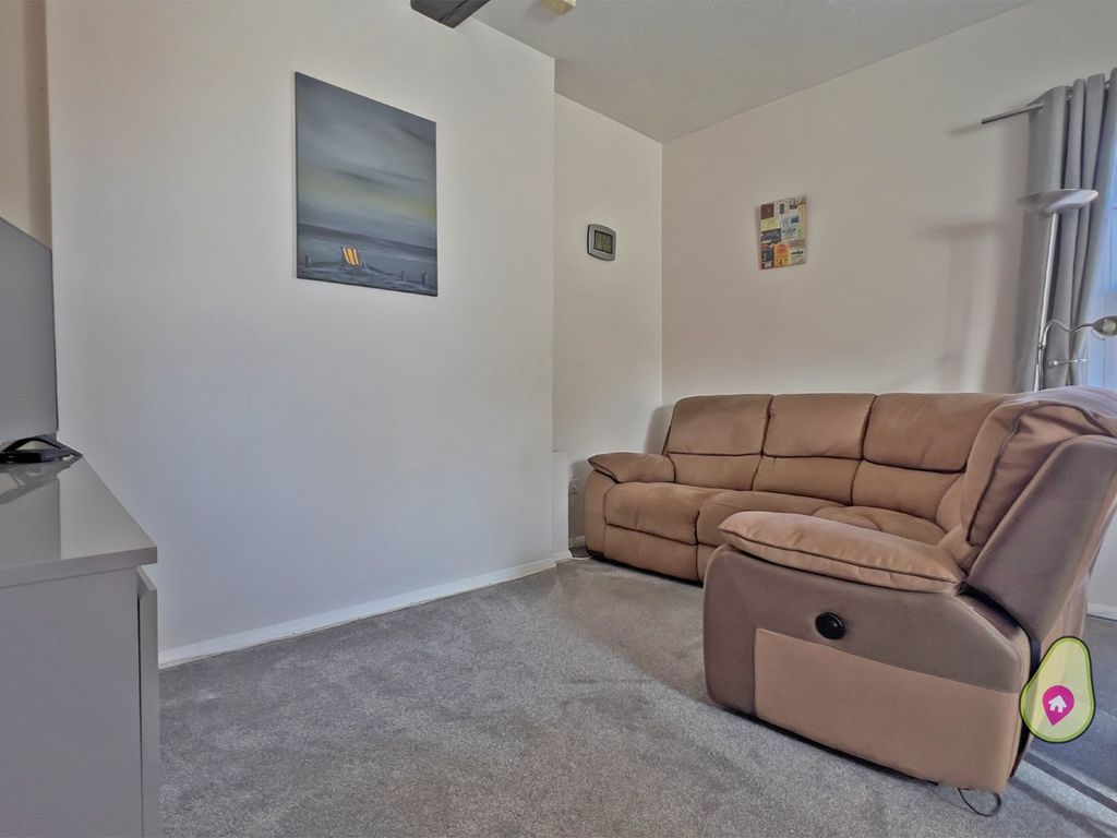 2 bed flat for sale in Calcot Place, Calcot, Reading RG31, £220,000