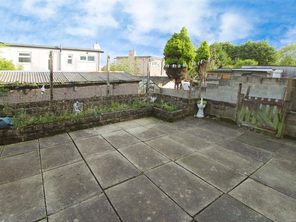 3 bed terraced house for sale in Hawes Road, Bradford BD5, £110,000