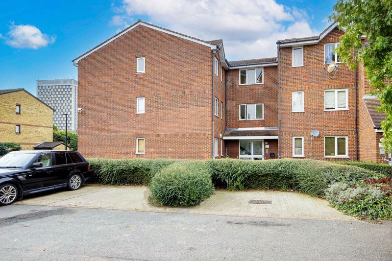 1 bed flat for sale in Martin Close, London N9, £175,000