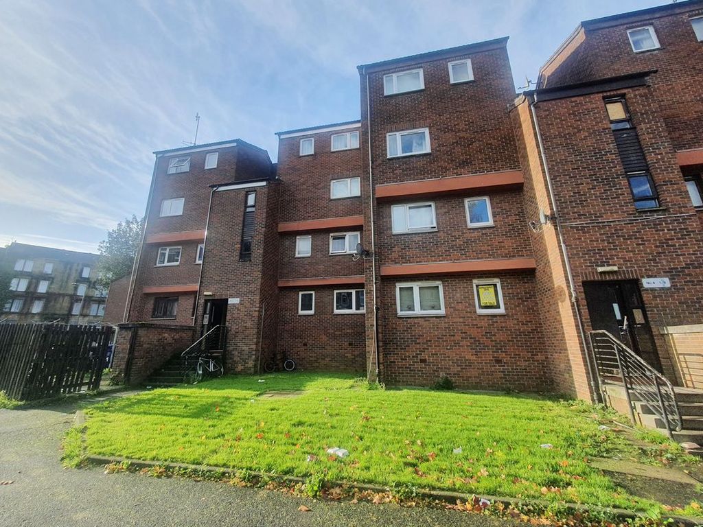 3 bed flat for sale in 2, Clavering Street East, Paisley PA12Pu PA1, £62,000