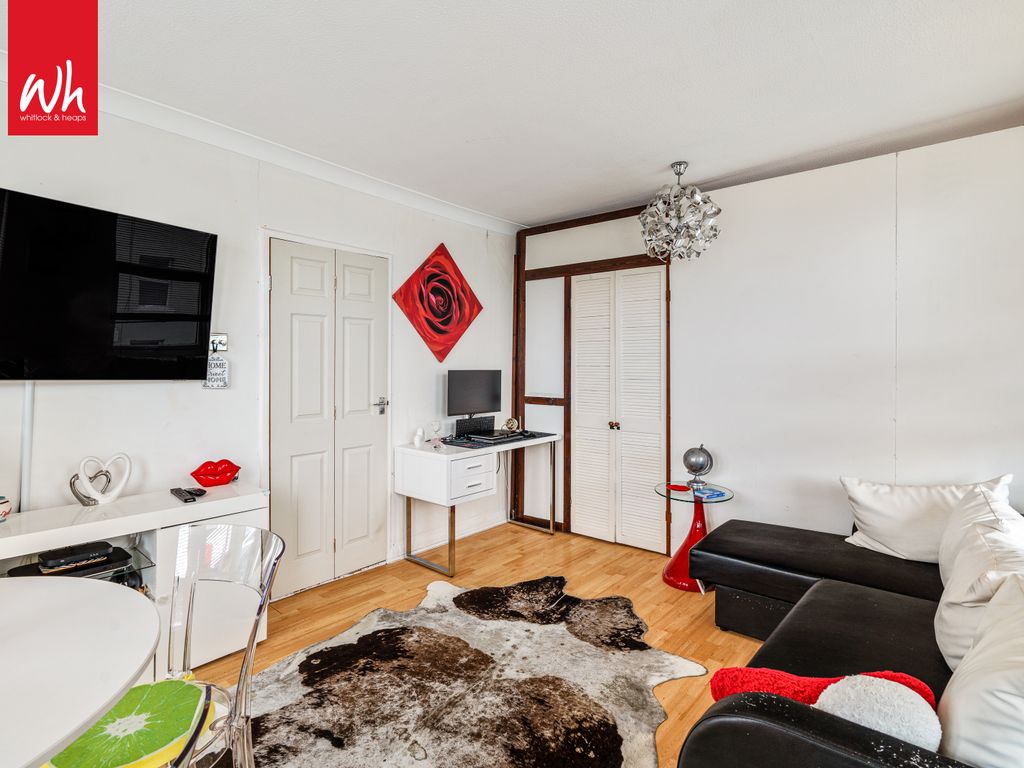 1 bed flat for sale in Livingstone Road, Hove BN3, £240,000