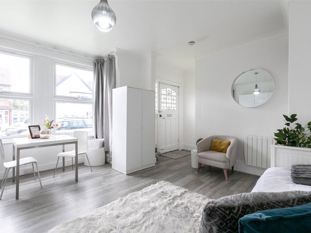 1 bed flat for sale in Bolton Road, Harrow HA1, £199,950