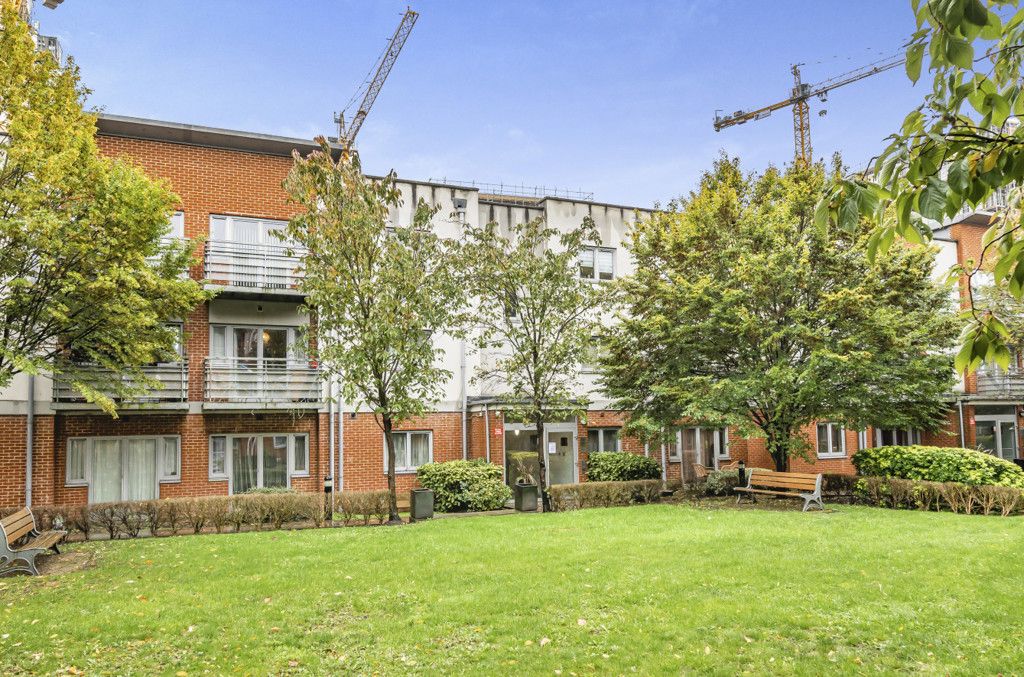 1 bed flat for sale in Hawker Place, London E17, £250,000