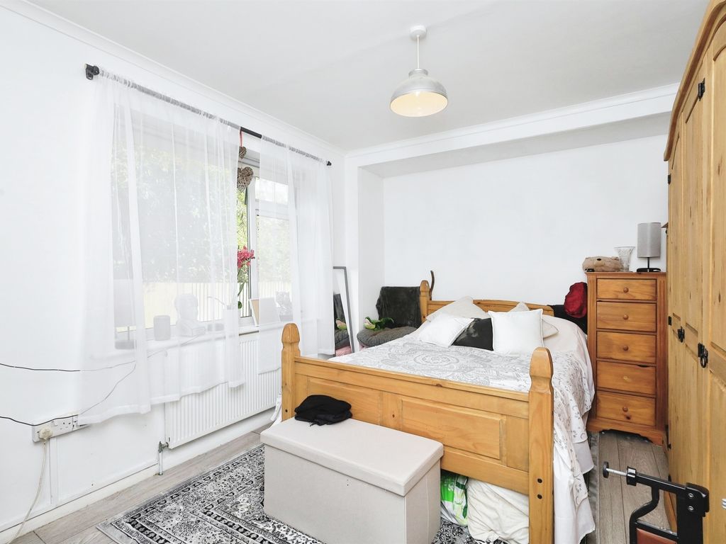 1 bed flat for sale in Farmlands Close, Polegate BN26, £179,950