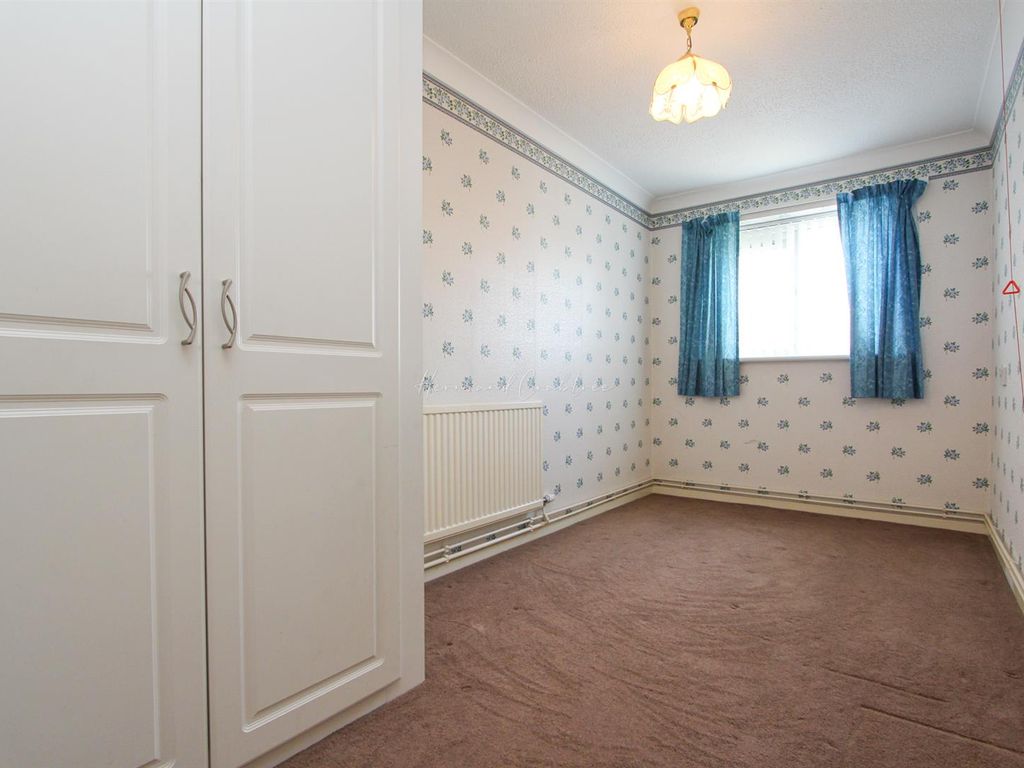 2 bed flat for sale in Wentloog Road, Rumney, Cardiff CF3, £90,000