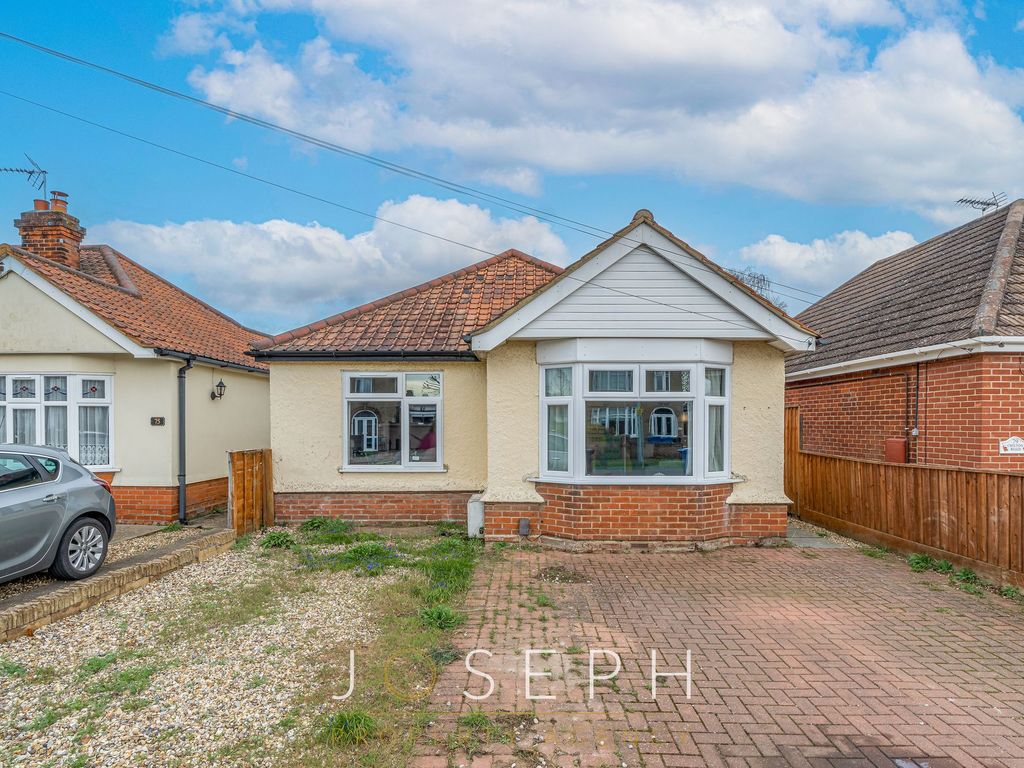 2 bed detached bungalow for sale in Chilton Road, Ipswich IP3, £275,000