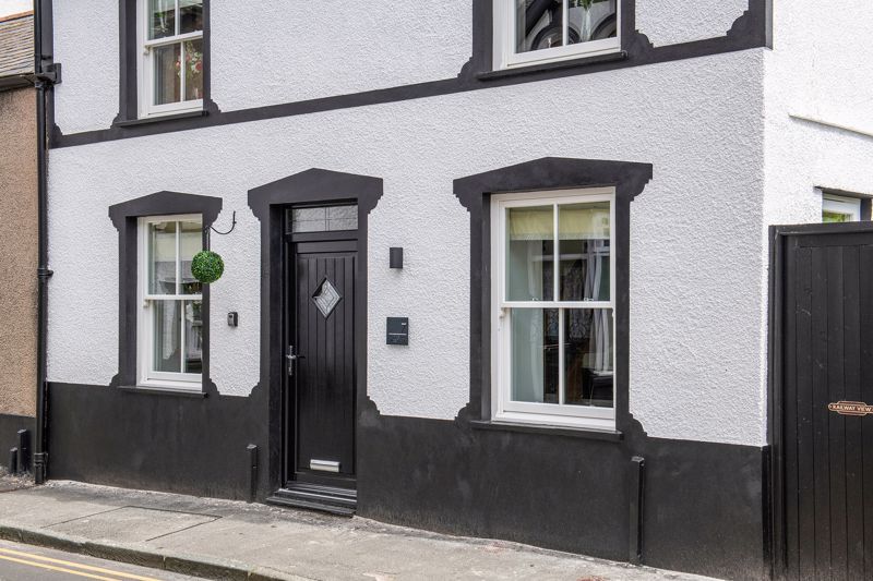 2 bed cottage for sale in Uppergate Street, Conwy LL32, £295,000