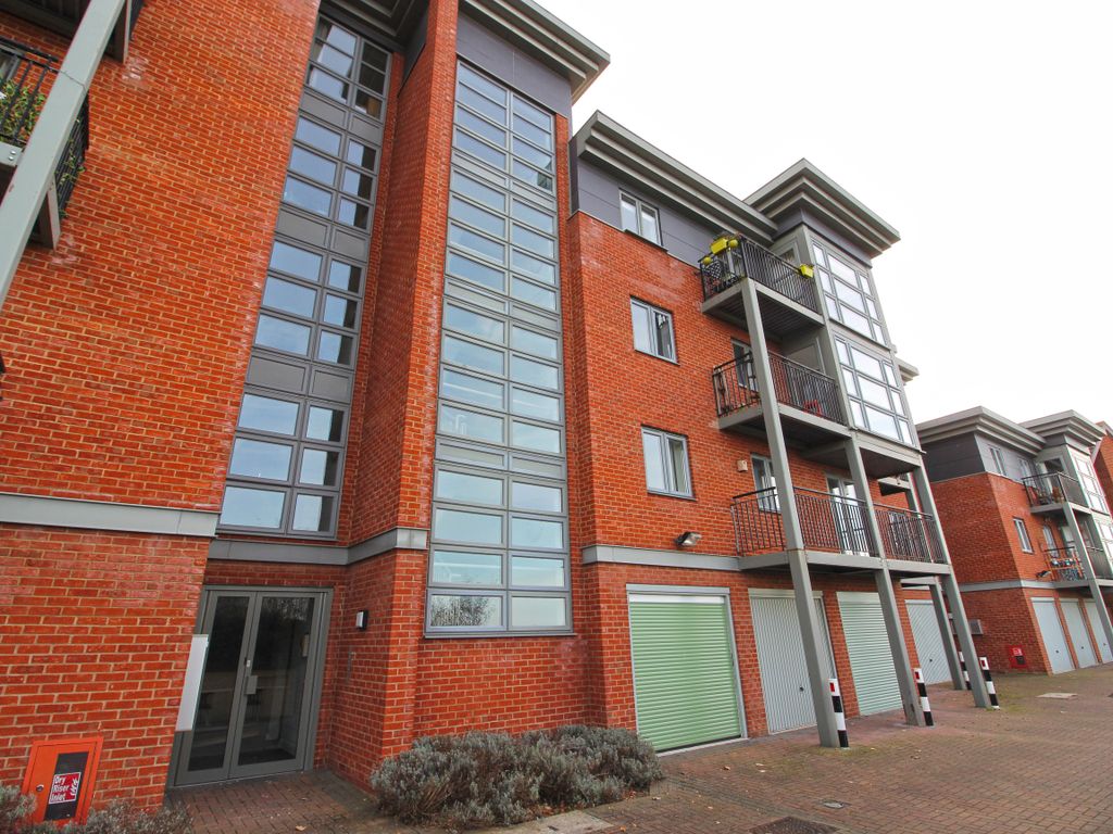 2 bed flat for sale in The Wharf, Morton, Gainsborough DN21, £120,000