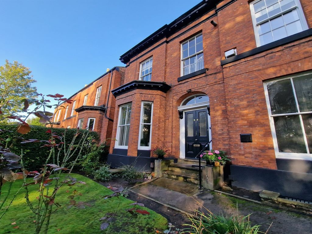 1 bed flat for sale in Stockport Road, Timperley, Altrincham WA15, £175,000