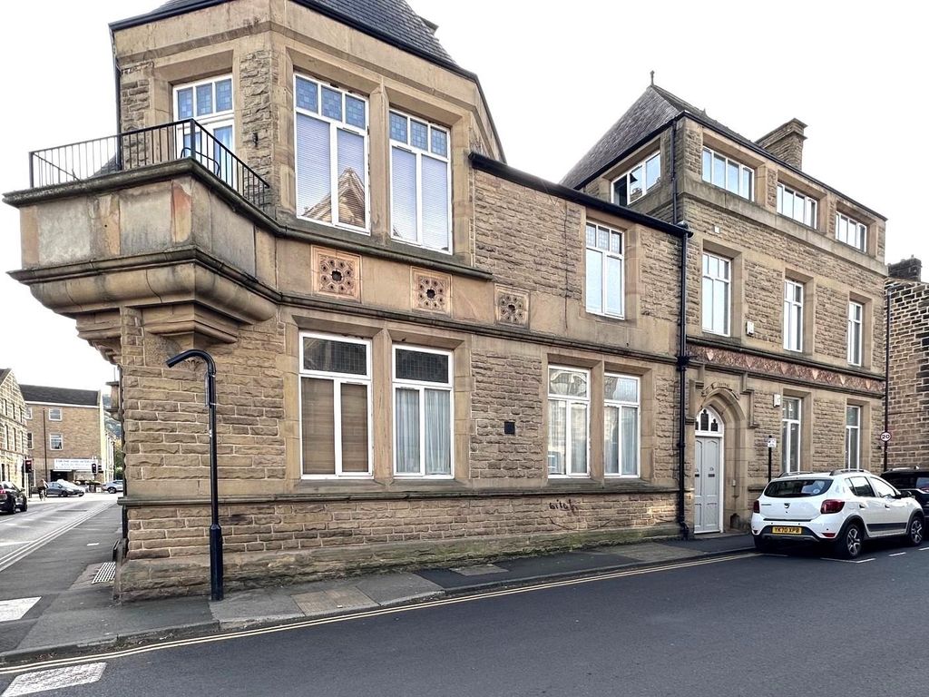 2 bed flat for sale in Courthouse Street, Otley LS21, £260,000