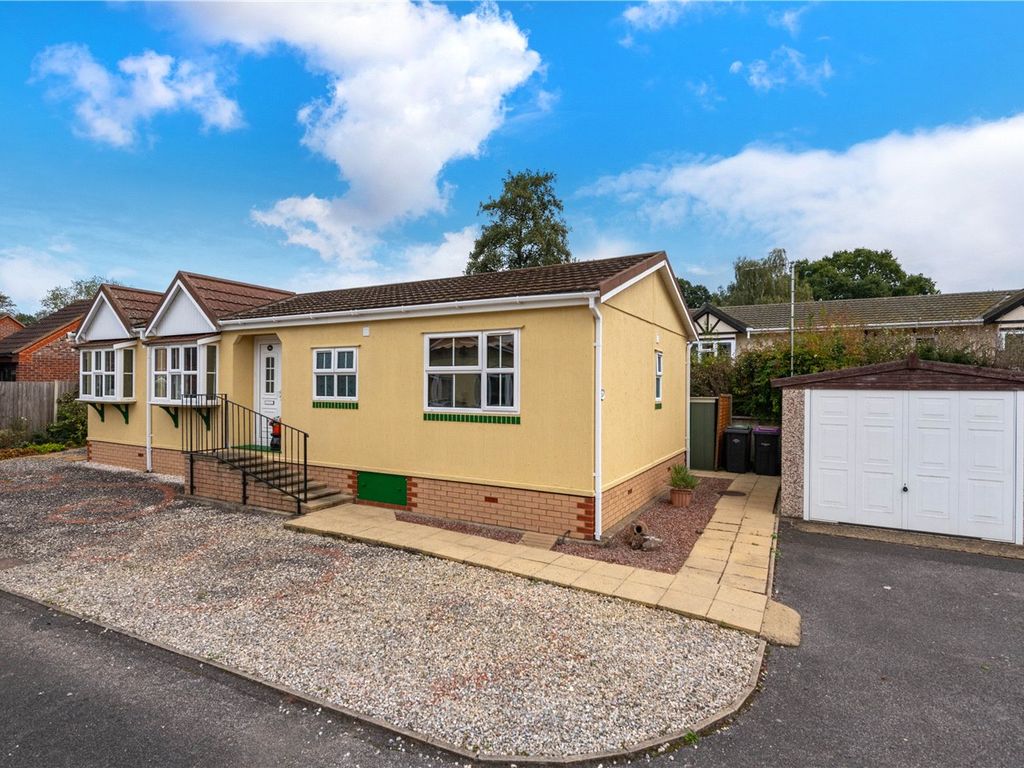 2 bed bungalow for sale in Westgate Park, Sleaford, Lincolnshire NG34, £169,950