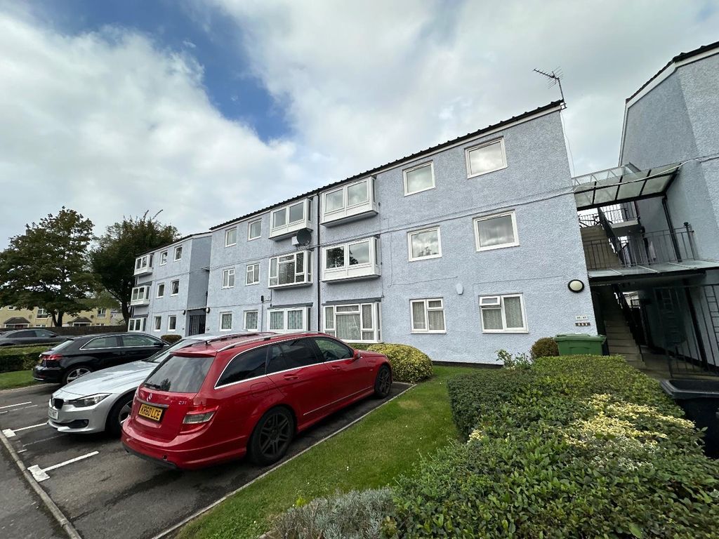 2 bed flat for sale in Parsons Close, Portsmouth PO3, £160,000