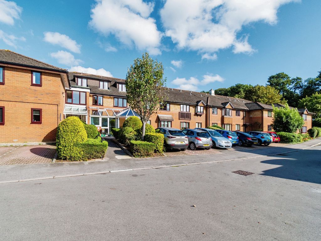 2 bed flat for sale in Chestnut Lodge, Sherwood Close, Southampton, Hampshire SO16, £99,000