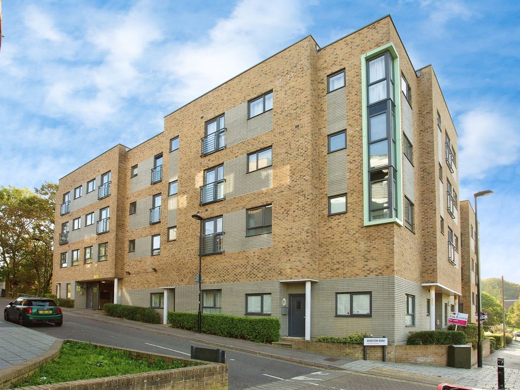 2 bed flat for sale in Marston Road, Southampton SO19, £160,000