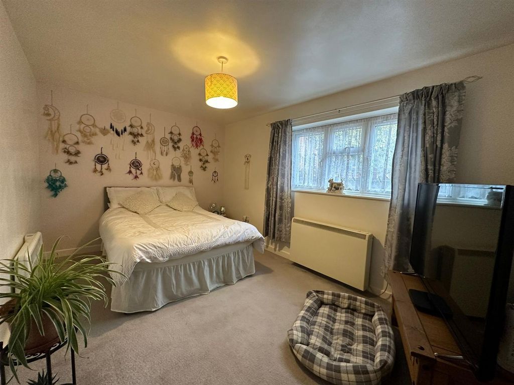 1 bed flat for sale in Arundel Street, Portsmouth PO1, £130,000
