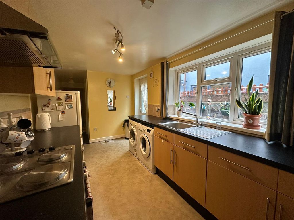 1 bed flat for sale in Arundel Street, Portsmouth PO1, £130,000