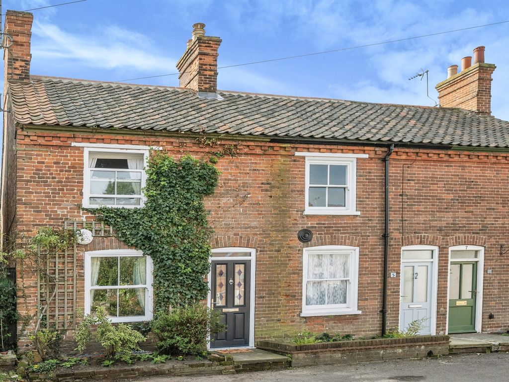 2 bed property for sale in New Street, Cawston, Norwich NR10, £225,000