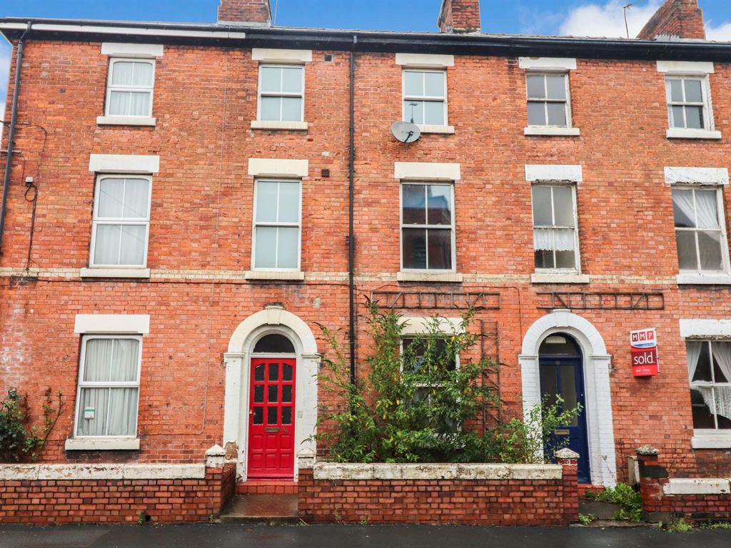 5 bed town house for sale in Castle Street, Oswestry SY11, £190,000