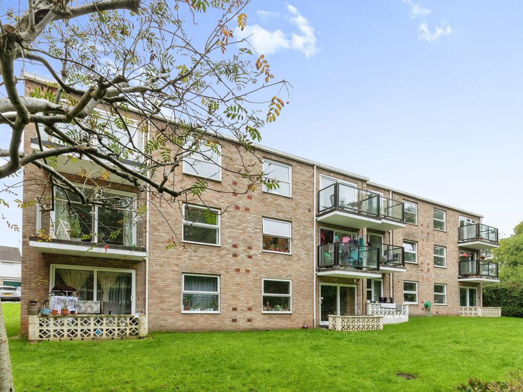 2 bed flat for sale in Duchess Way, Bristol BS16, £220,000
