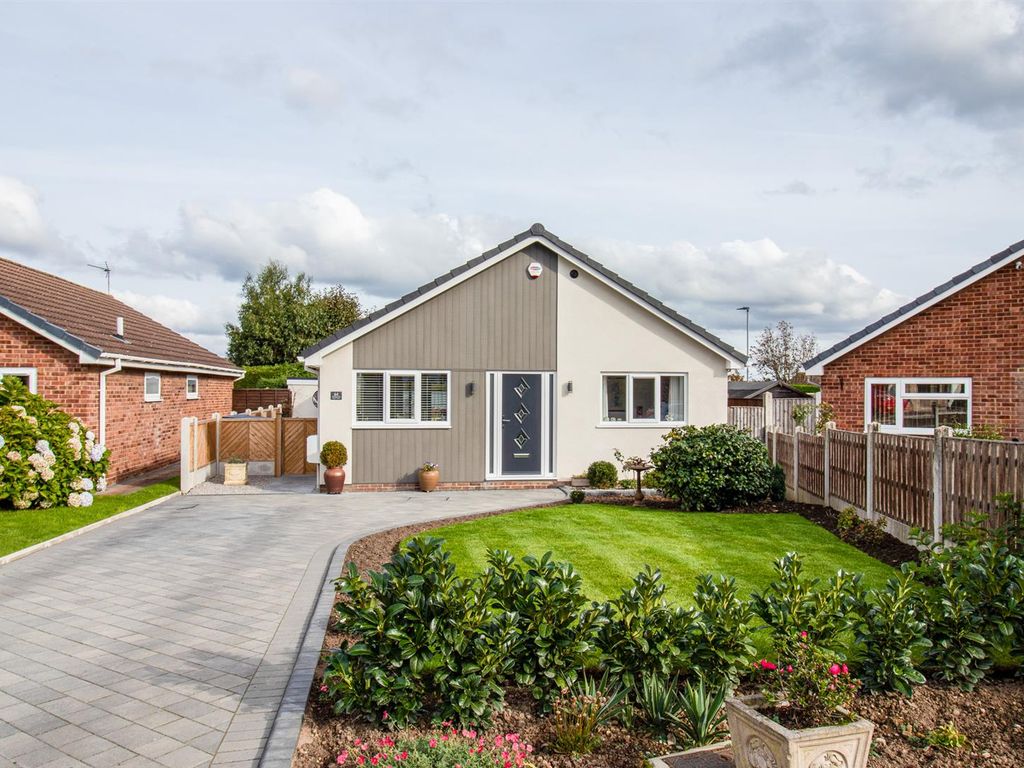2 bed detached bungalow for sale in Hollingthorpe Road, Hall Green, Wakefield WF4, £325,000