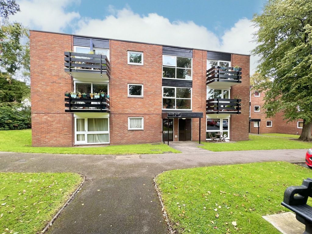 1 bed flat for sale in Major Court, Wake Green Park, Moseley B13, £105,000