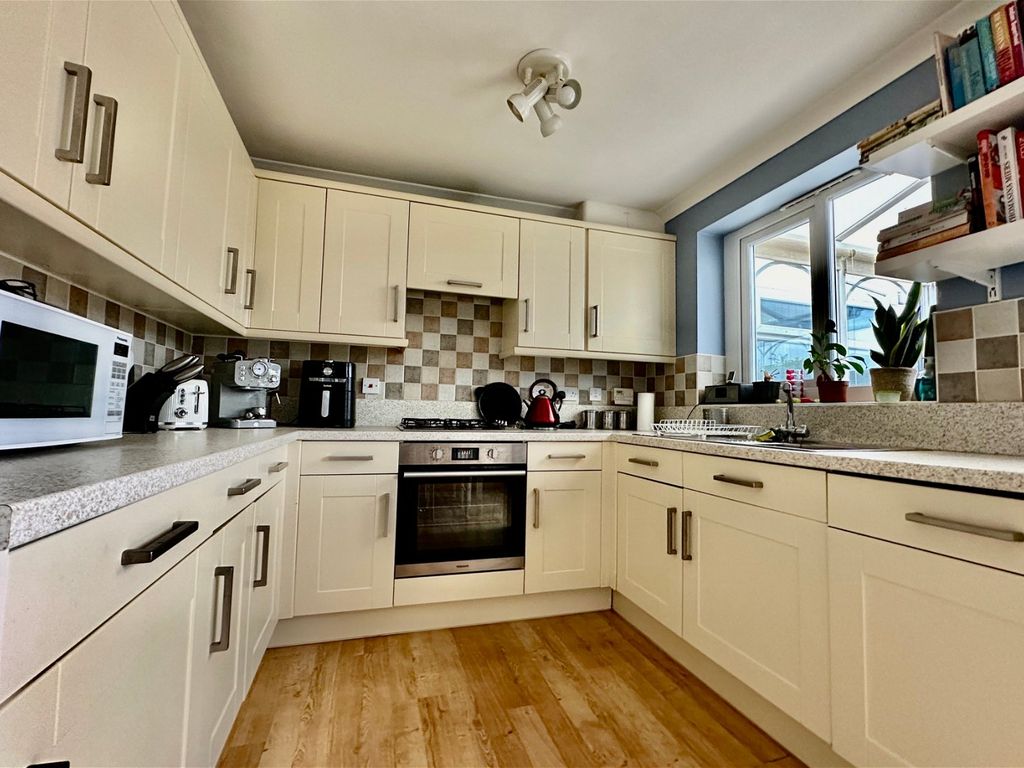 3 bed semi-detached house for sale in Aysgarth Rise, Bridlington YO16, £140,000