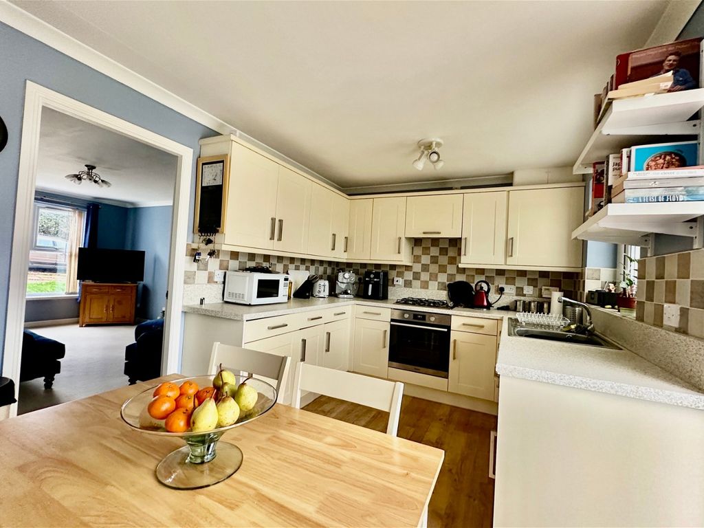 3 bed semi-detached house for sale in Aysgarth Rise, Bridlington YO16, £140,000