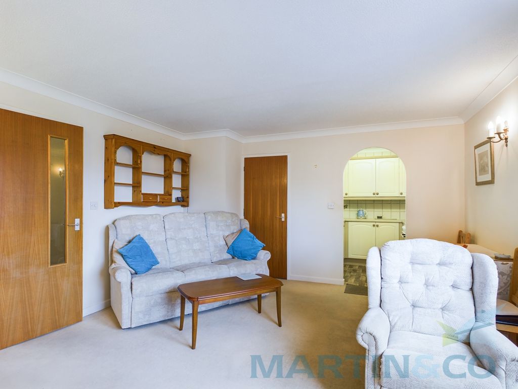 1 bed flat for sale in Eastern Road, Brighton BN2, £130,000