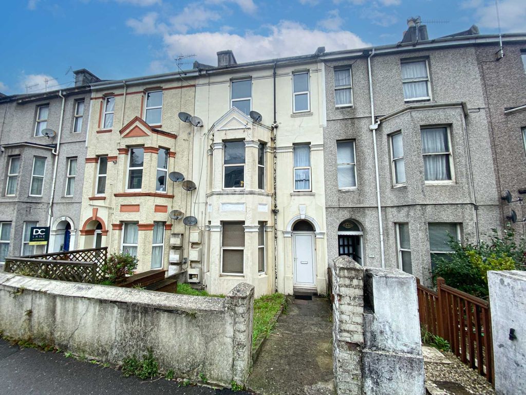 1 bed flat for sale in Percy Terrace, Mutley PL4, £75,000