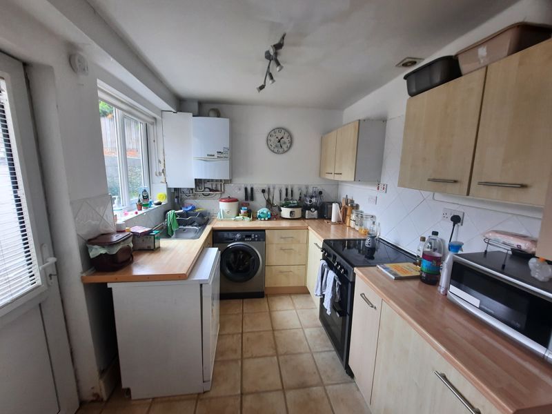 3 bed terraced house for sale in Earle Street, Yeovil BA20, £180,000