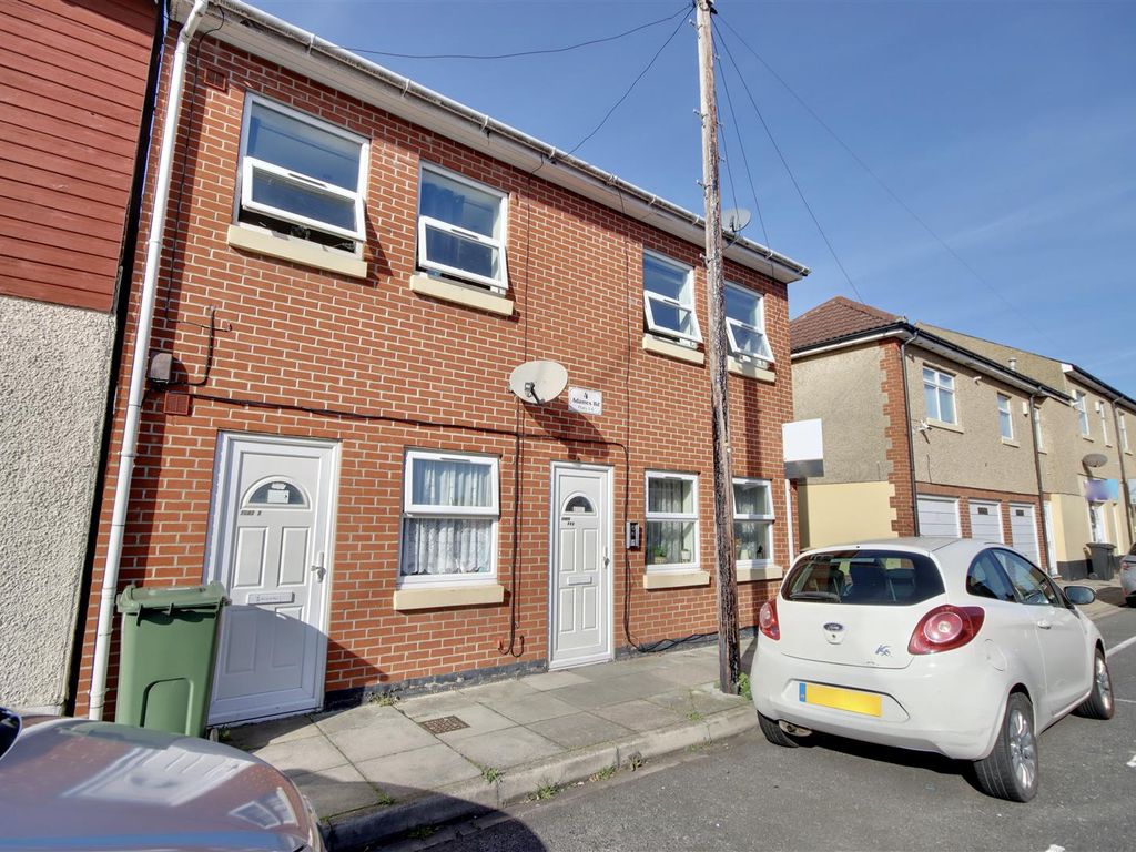 2 bed flat for sale in Adames Road, Portsmouth PO1, £145,000