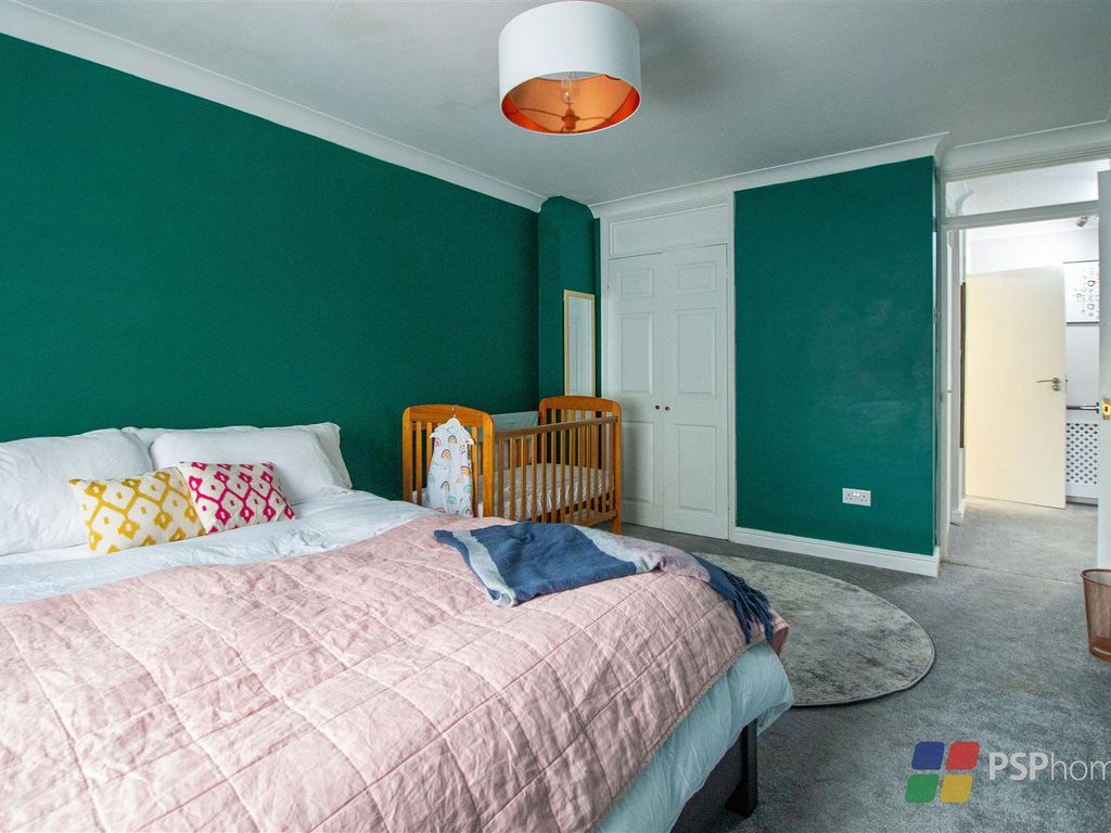 2 bed flat for sale in Drummond Court, Drummond Close, Haywards Heath RH16, £275,000