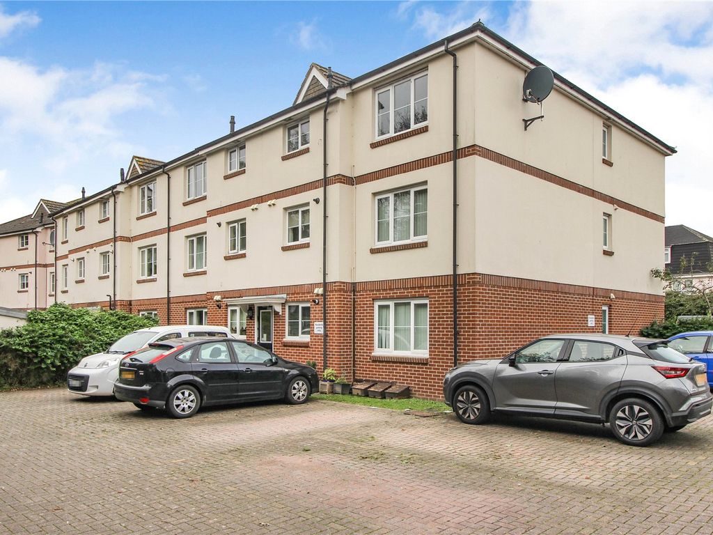 2 bed flat for sale in Buckland Close, Bideford EX39, £159,000