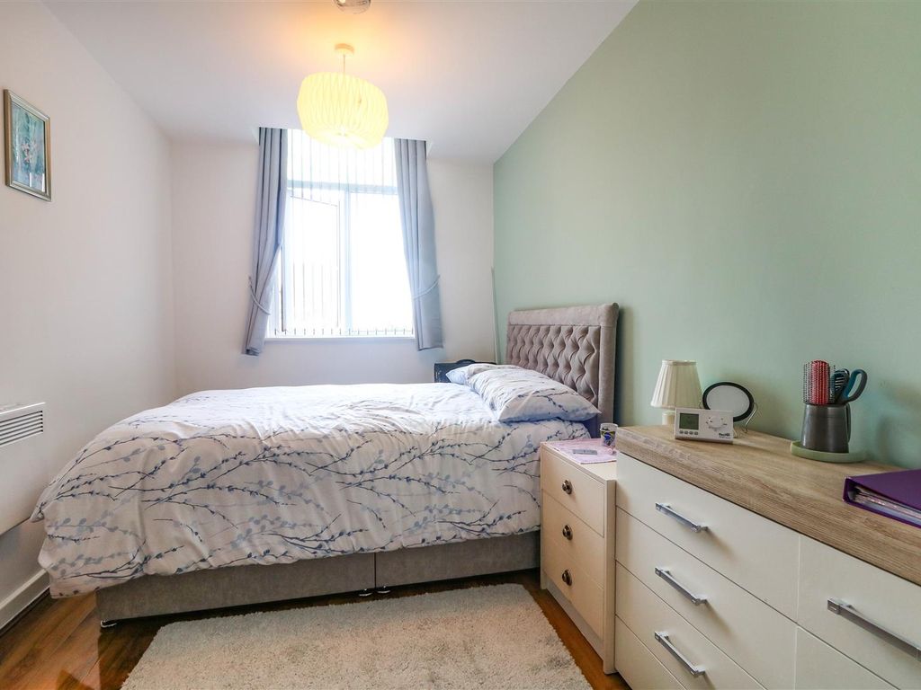 2 bed flat for sale in Regent Street, Barnsley S70, £130,000