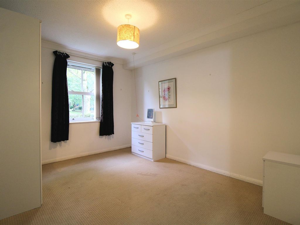 1 bed flat for sale in Norfolk Houses, County Court Road, King's Lynn PE30, £100,000