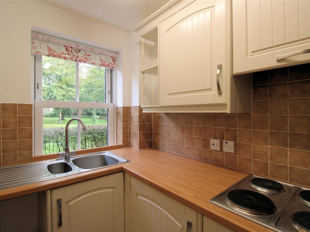 1 bed flat for sale in Norfolk Houses, County Court Road, King's Lynn PE30, £100,000