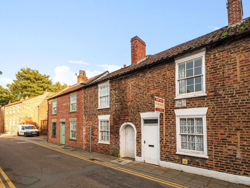 2 bed cottage for sale in Park Row, Selby YO8, £130,000