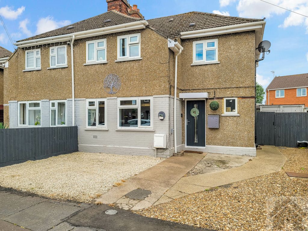 3 bed property for sale in Bagge Road, Gaywood, King