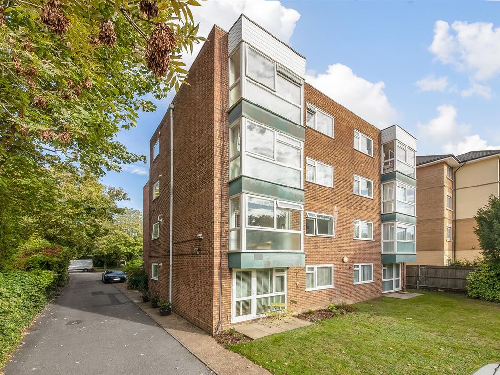 1 bed flat for sale in Erindale Court, Copers Cope Road, Beckenham BR3, £265,000