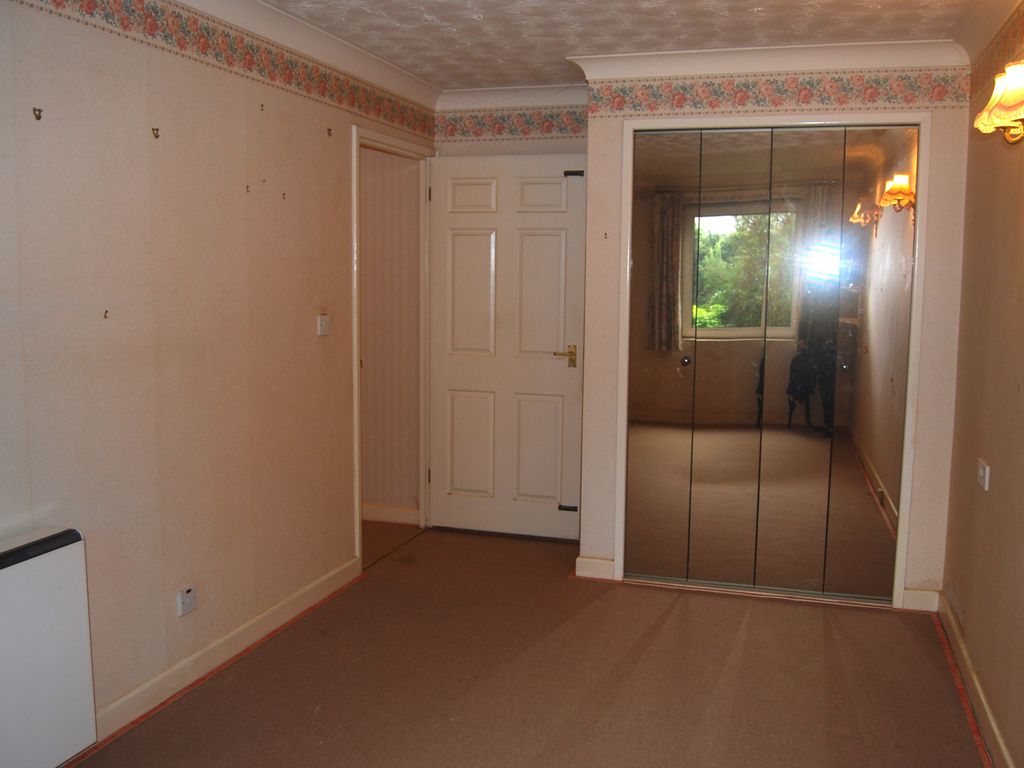 1 bed flat for sale in Nailers Court, Ednall Lane, Bromsgrove B60, £65,000