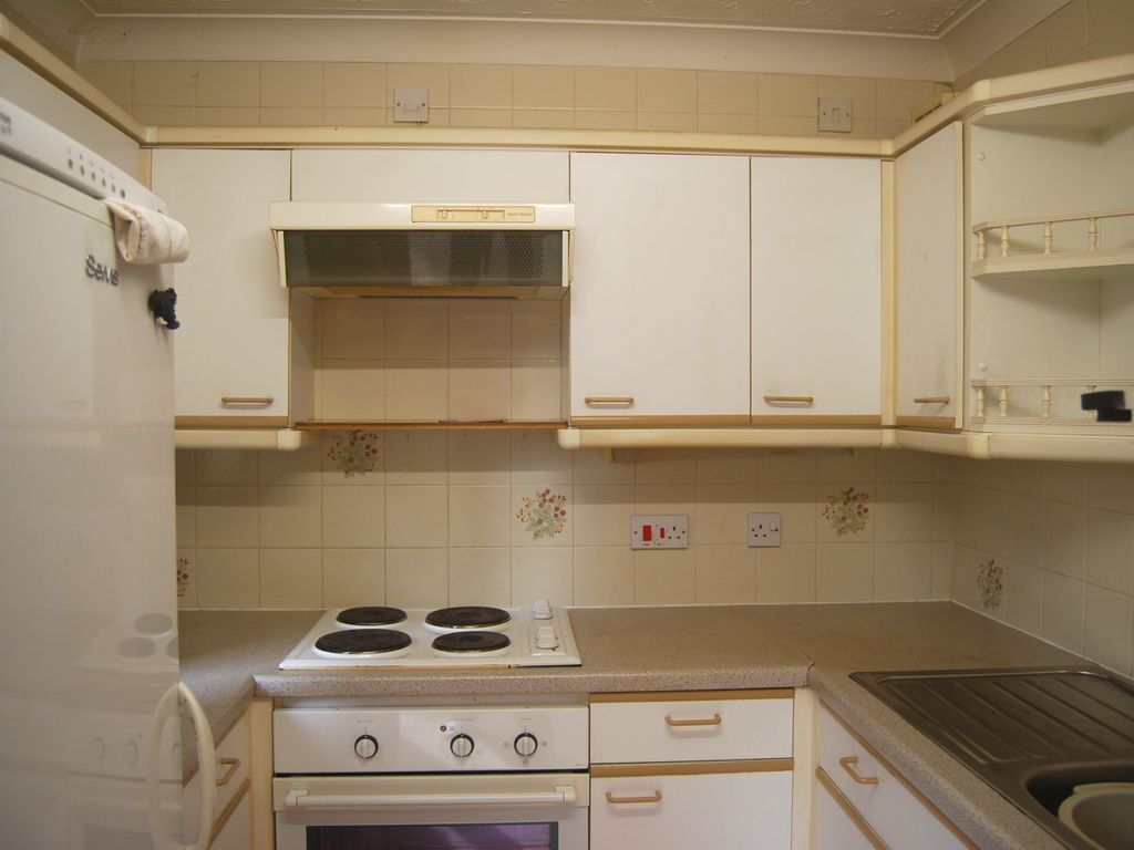 1 bed flat for sale in Nailers Court, Ednall Lane, Bromsgrove B60, £65,000