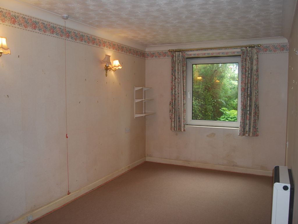 1 bed flat for sale in Nailers Court, Ednall Lane, Bromsgrove B60, £65,000