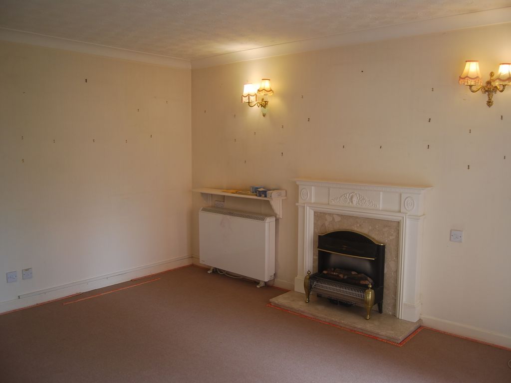 1 bed flat for sale in Nailers Court, Ednall Lane, Bromsgrove B60, £65,000