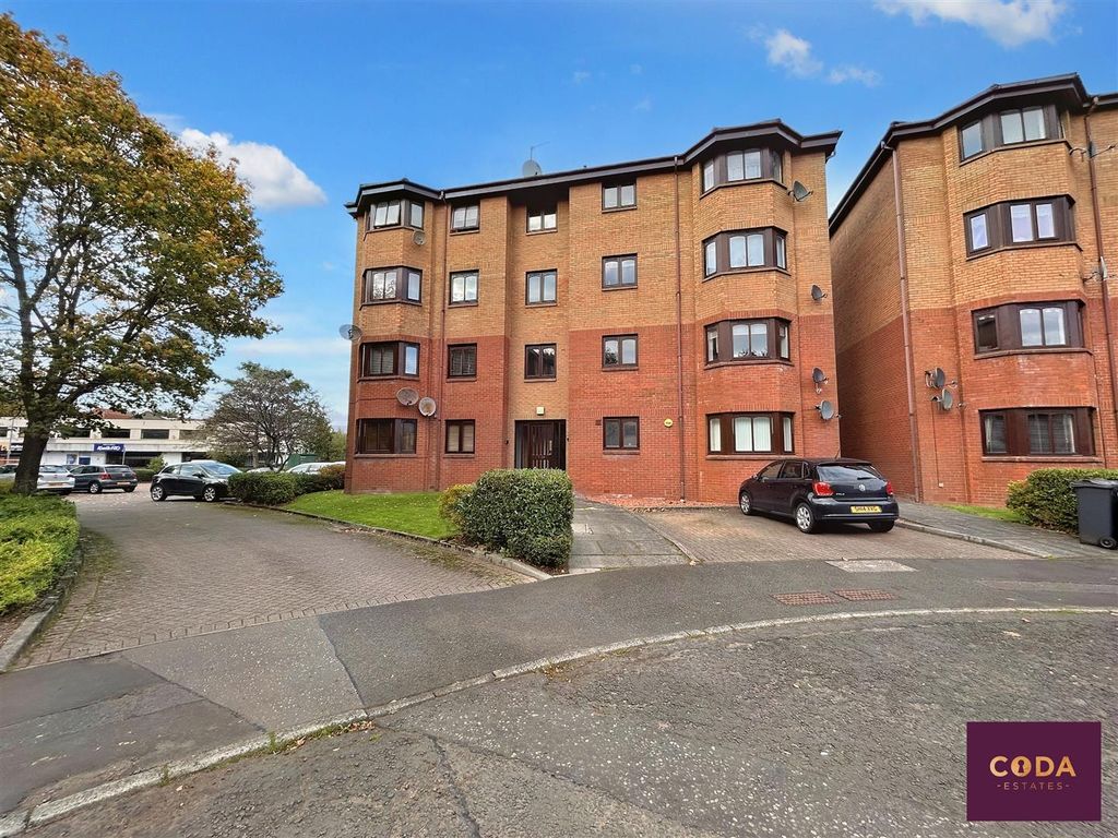 2 bed flat for sale in Lion Bank, Kirkintilloch, Glasgow G66, £110,000